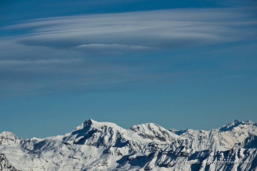 18-NUVOLE LENTICOLARI SULLE CIME DELLA VAL SERIANA.jpg